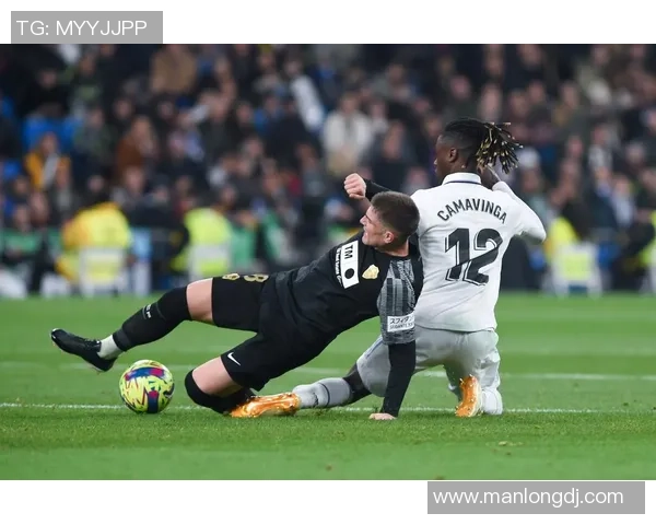 西甲焦点战尤文图斯大胜AC米兰点球争议引发全场热议