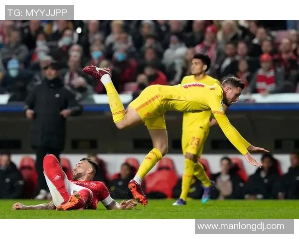 意甲激战：本菲卡大胜利物浦红牌事件引发全场热议与转会传闻