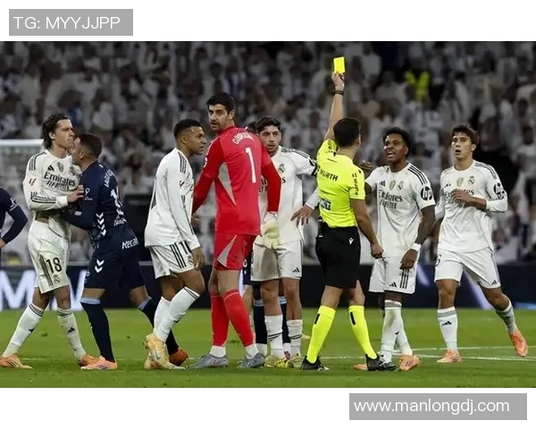 欧冠震撼战役皇马大胜曼联引发争议判罚全场沸腾