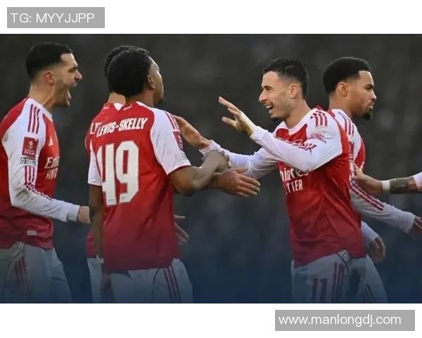 世界杯历史冷门那不勒斯狂胜阿森纳4-0帽子戏法点燃全场激情