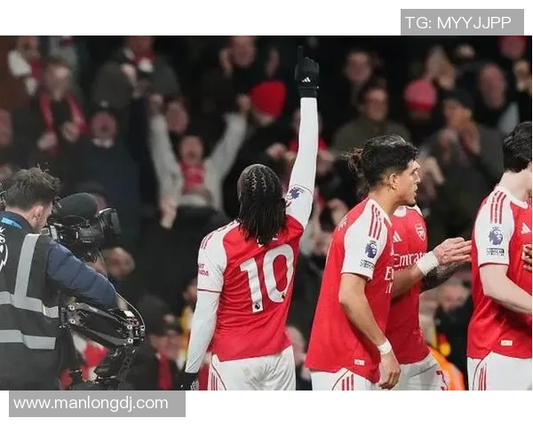 世界杯历史冷门那不勒斯狂胜阿森纳4-0帽子戏法点燃全场激情