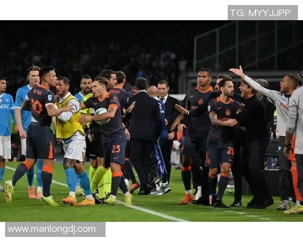 友谊赛激战：多特蒙德绝杀那不勒斯引发争议判罚全场沸腾